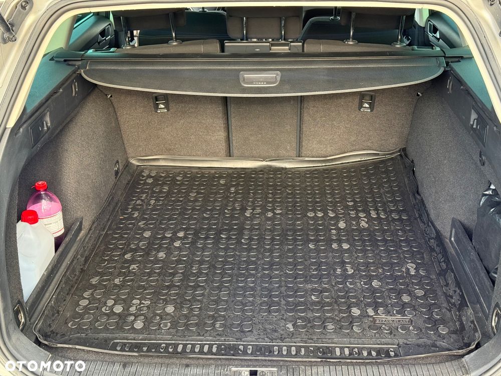 Volkswagen Passat - 12