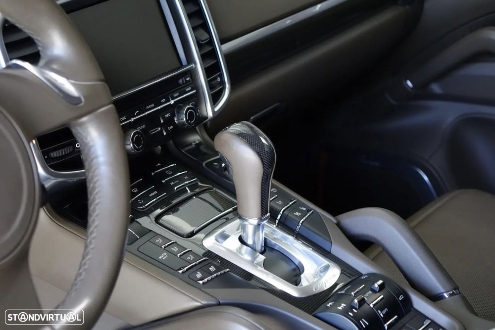 Porsche Cayenne Turbo - 18