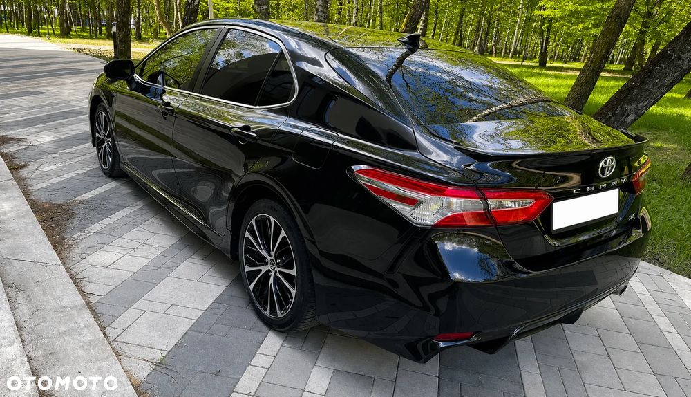 Toyota Camry - 5