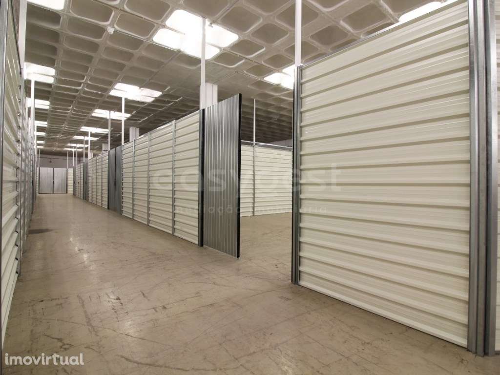 Armazém situado em zona industrial em Alhos Vedros com 100m2 - Grande imagem: 5/9