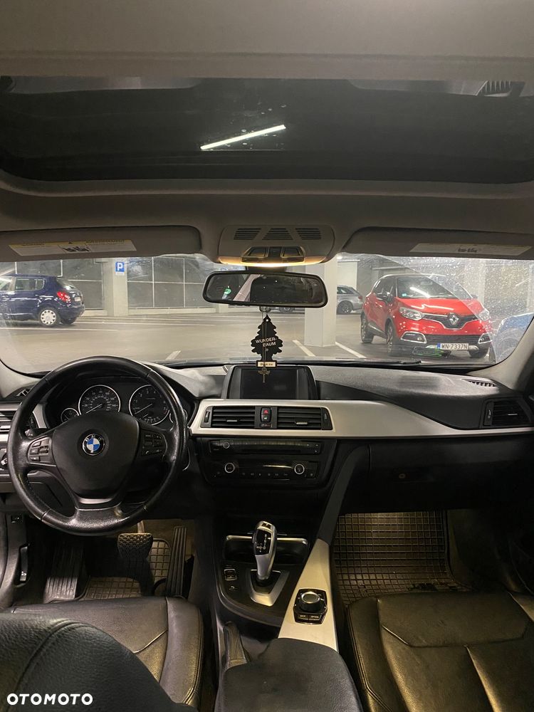 2012 BMW Seria 3 328i, photograph 11