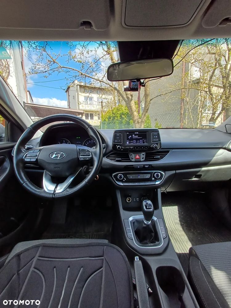 Hyundai i30 1.6 D Classic + - 9