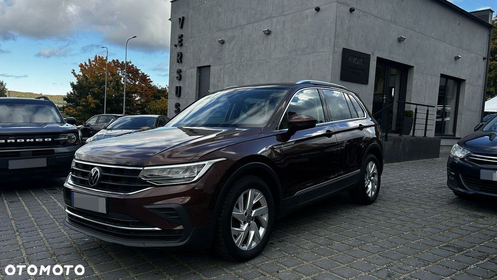 Volkswagen Tiguan - 1