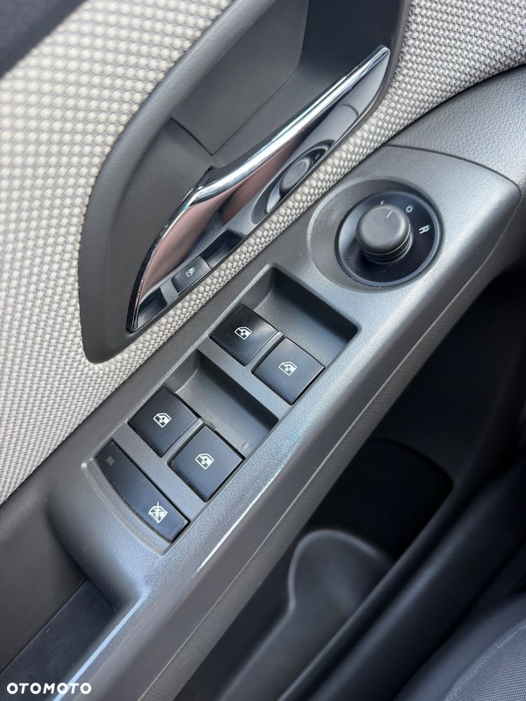 Chevrolet Cruze 1.6 - 21