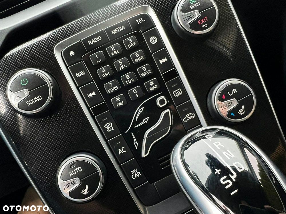 Volvo V40 Cross Country - 6