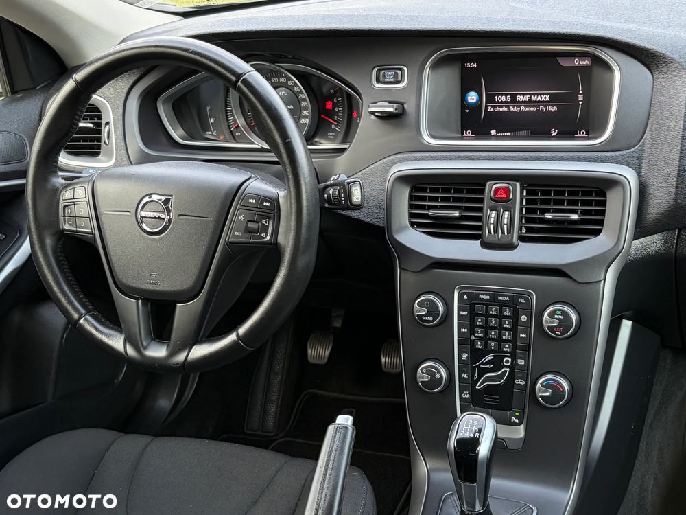 Volvo V40 T2 Momentum - 29