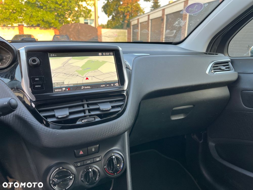 Peugeot 208 - 13