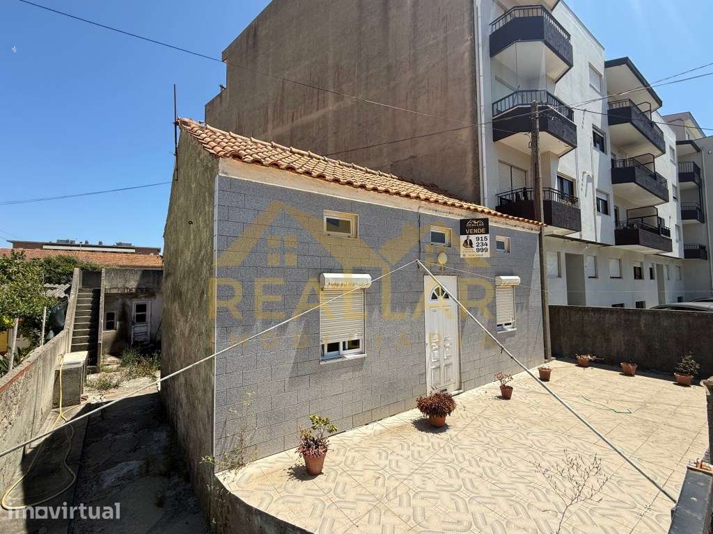 Oportunidade Única - Imóvel para Remodelar Aver-o-mar - Grande imagem: 2/17