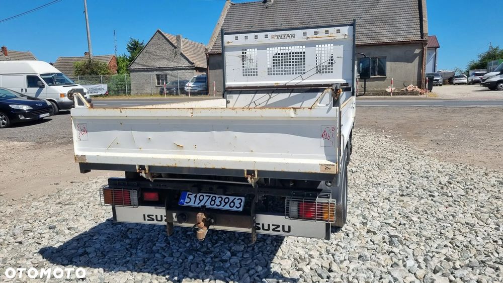 Isuzu M21 - 17