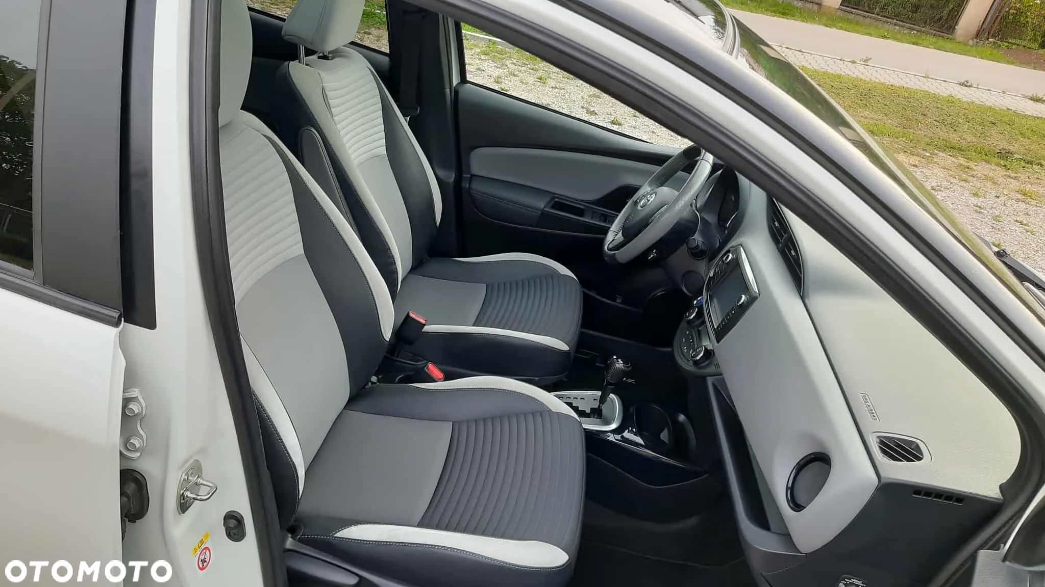 Toyota Yaris Hybrid 1.5 VVT-i Style Selection - 34
