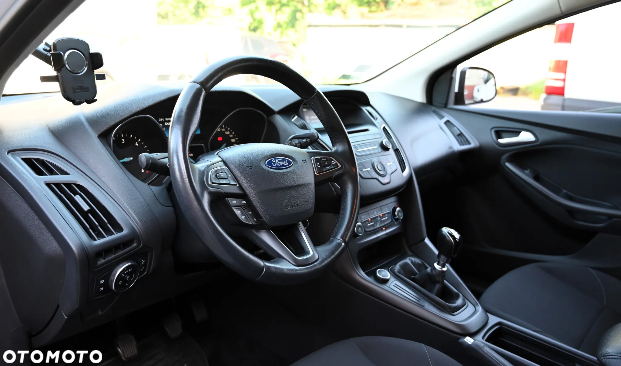 Ford Focus - 32