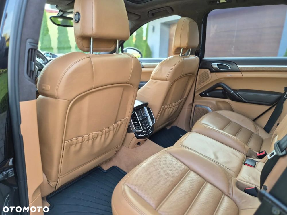 Porsche Cayenne - 25