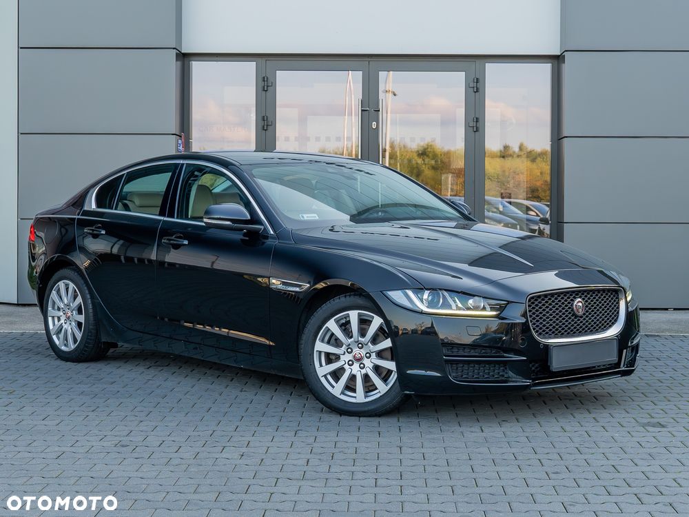 Jaguar XE 2.0 D Prestige - 2