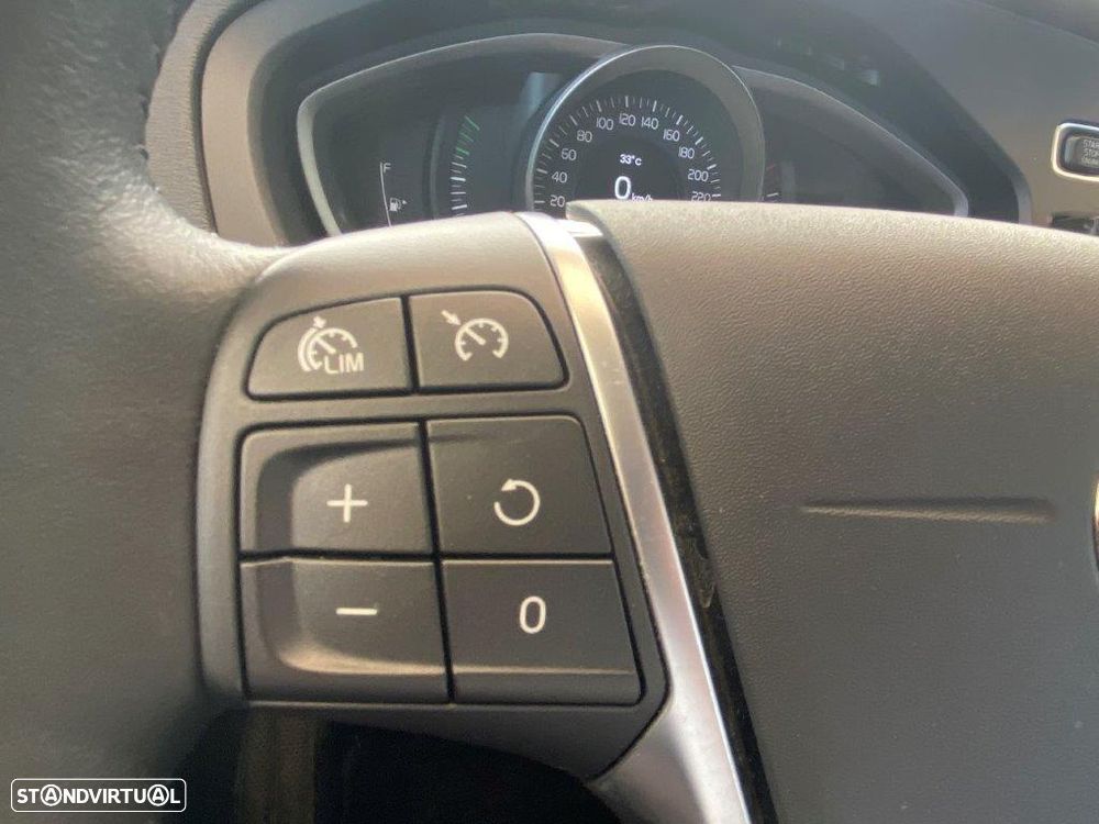 Volvo V40 Cross Country 1.5 T3 Plus Geartronic - 17