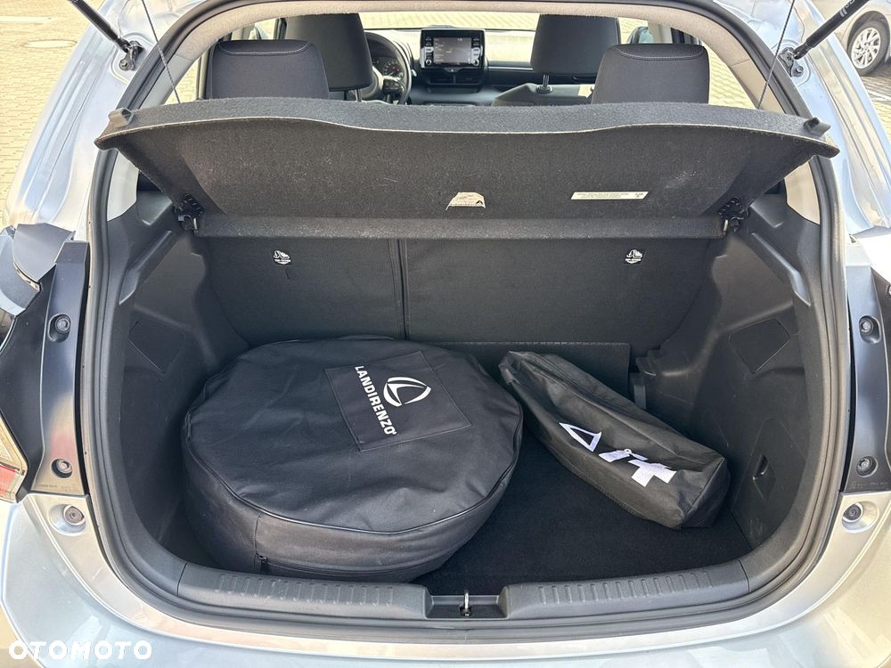 Toyota Yaris - 12