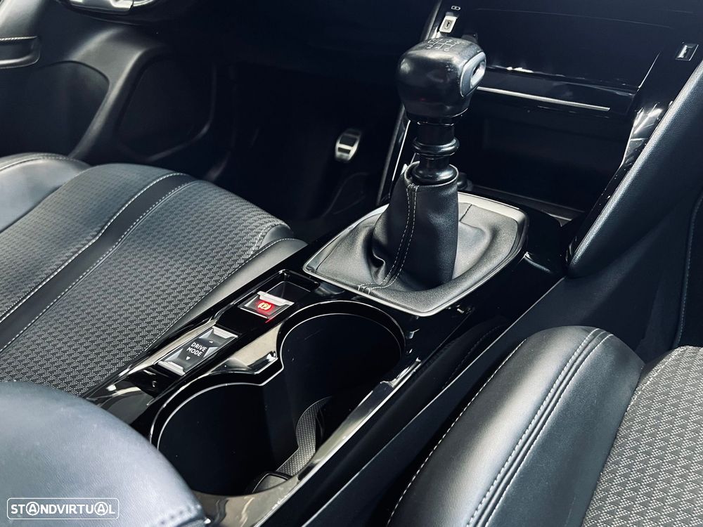 Peugeot 2008 1.2 PureTech GT Line - 22