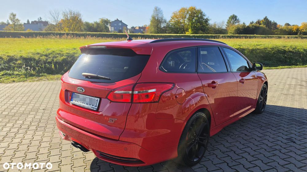 Ford Focus 2.0 EcoBoost ST mit Leder-Sport-Paket - 11