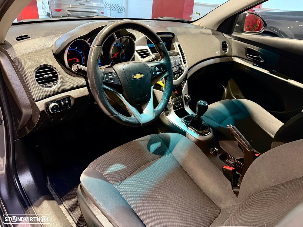 Chevrolet Cruze 1.6 LT - 8