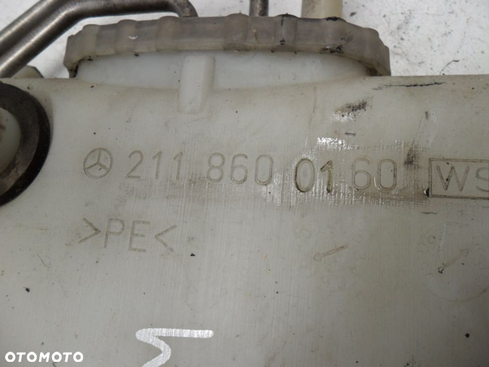 MERCEDES E-KLASA W211 02-06 ZBIORNICZEK SPRYSKIWACZY - 4