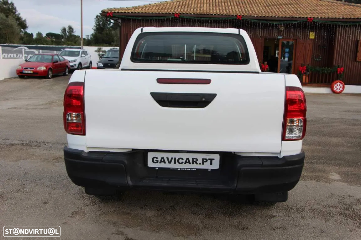Toyota Hilux 2.4 D-4D 4WD CD CM - 11