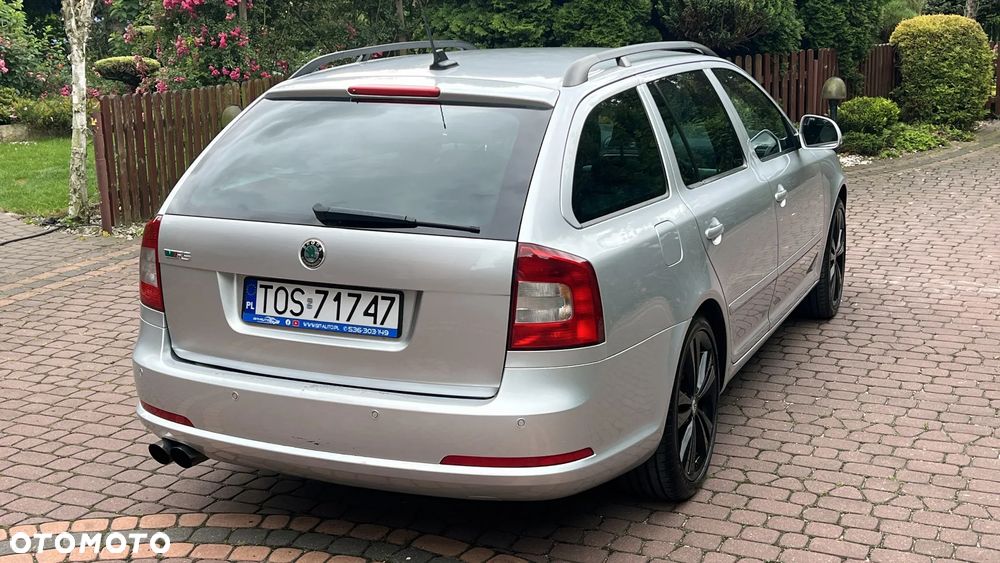 Skoda Octavia Combi 2.0 TSI DSG RS - 17