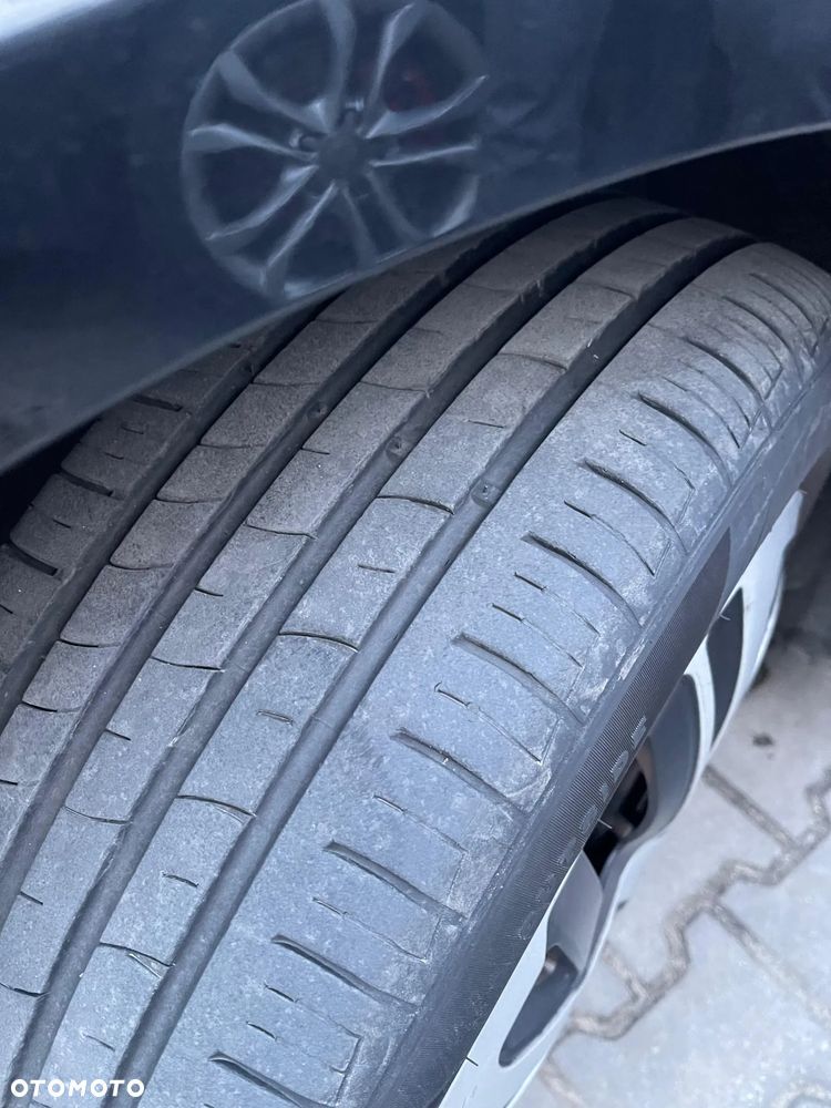 Chevrolet Cruze 1.6 Base - 13