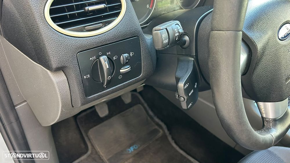 Ford Focus 1.6 TDCi Sport — fotografia 10