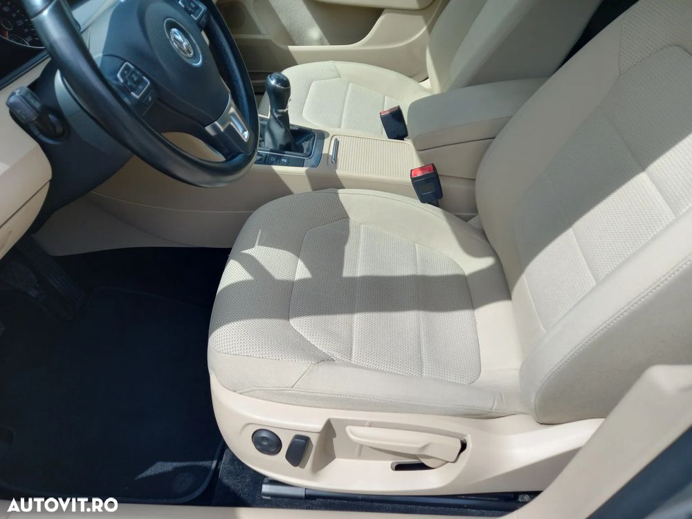 Volkswagen Passat 1.6 TDI DPF BlueMotion Technology Highline - 12