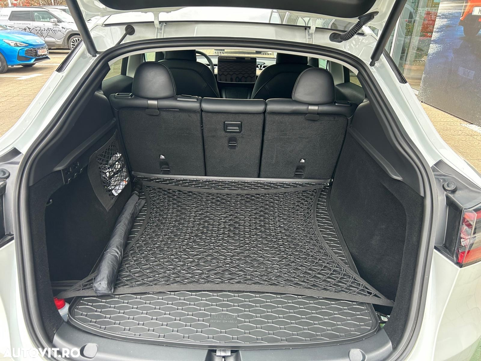 Tesla Model Y AWD Long Range - 13
