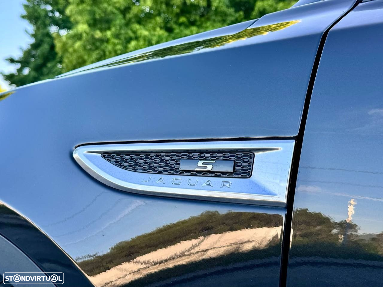 Jaguar E-Pace 2.0 i4D R-Dynamic - 14