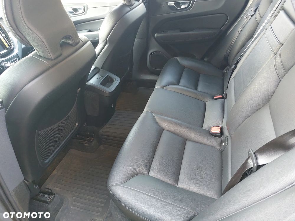 Volvo XC 60 D4 Momentum Pro - 10
