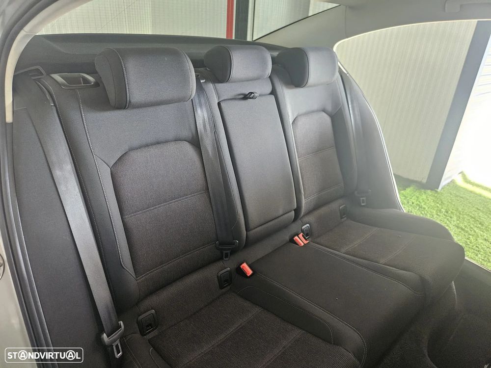 VW Passat 1.6 TDI (BlueMotion ) Trendline - 23