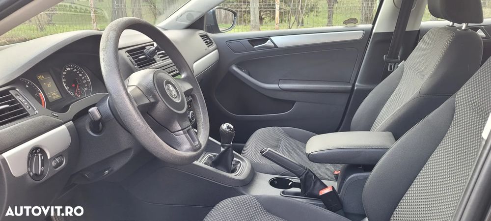 Volkswagen Jetta 1.6 TDI Trendline - 10