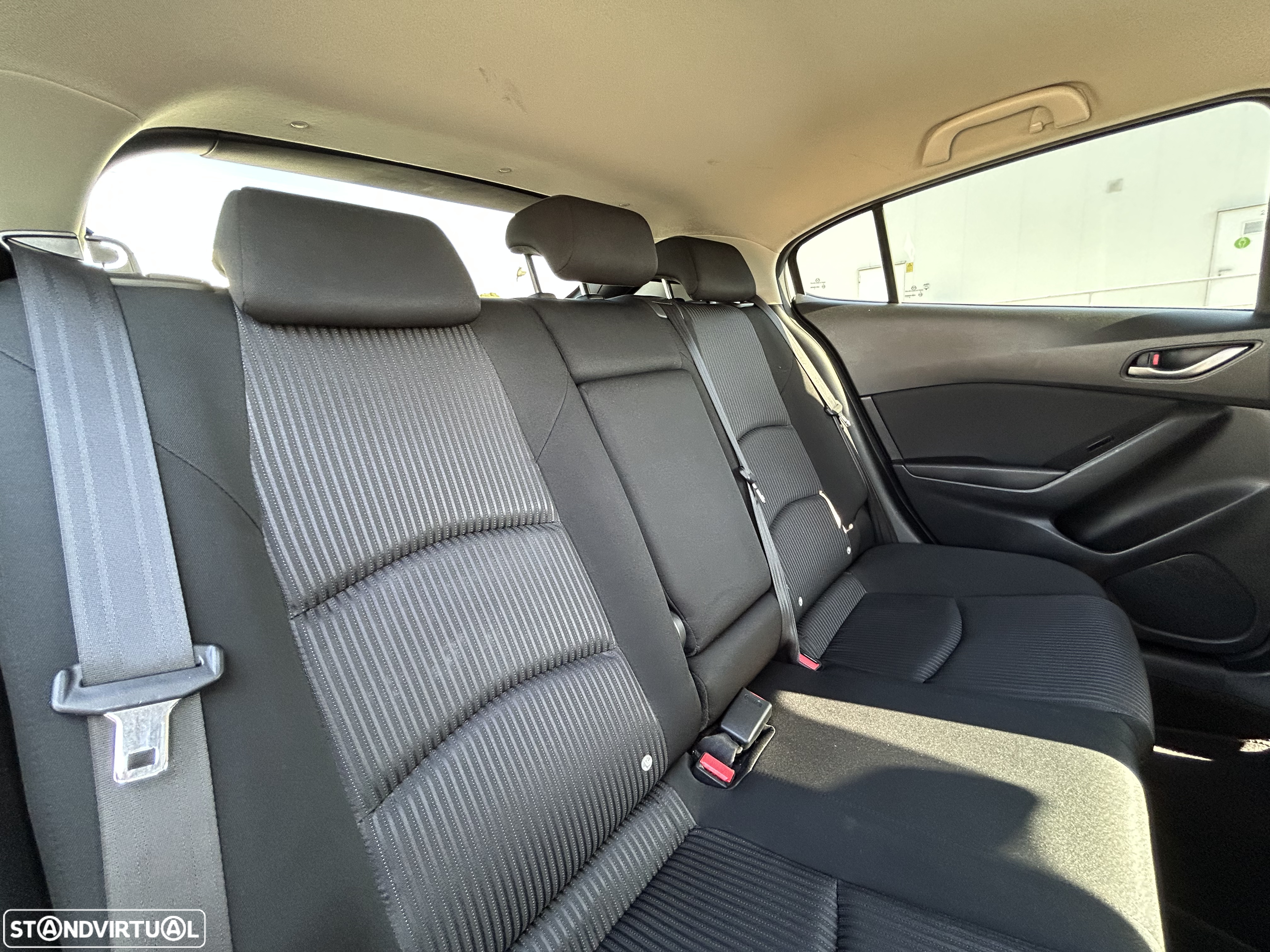 Mazda 3 1.5 Sky-G Evolve HS Navi - 32