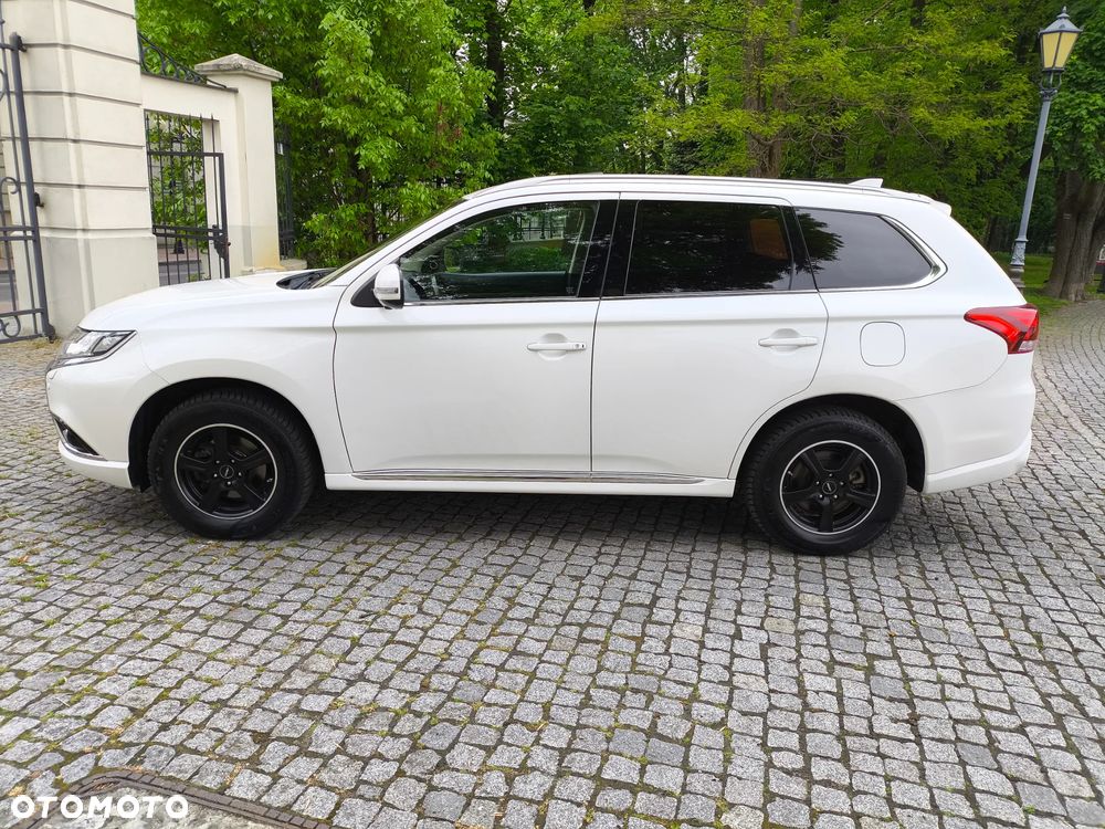 Mitsubishi Outlander 2.0 4WD Top - 16