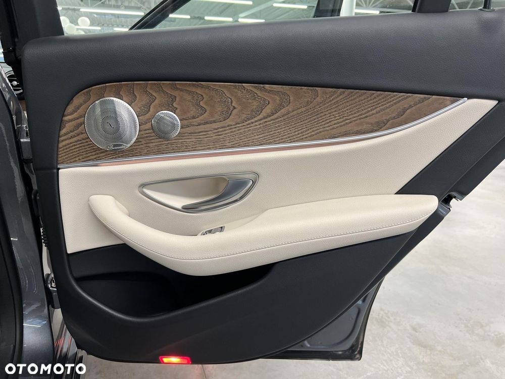 Mercedes-Benz Klasa E - 38