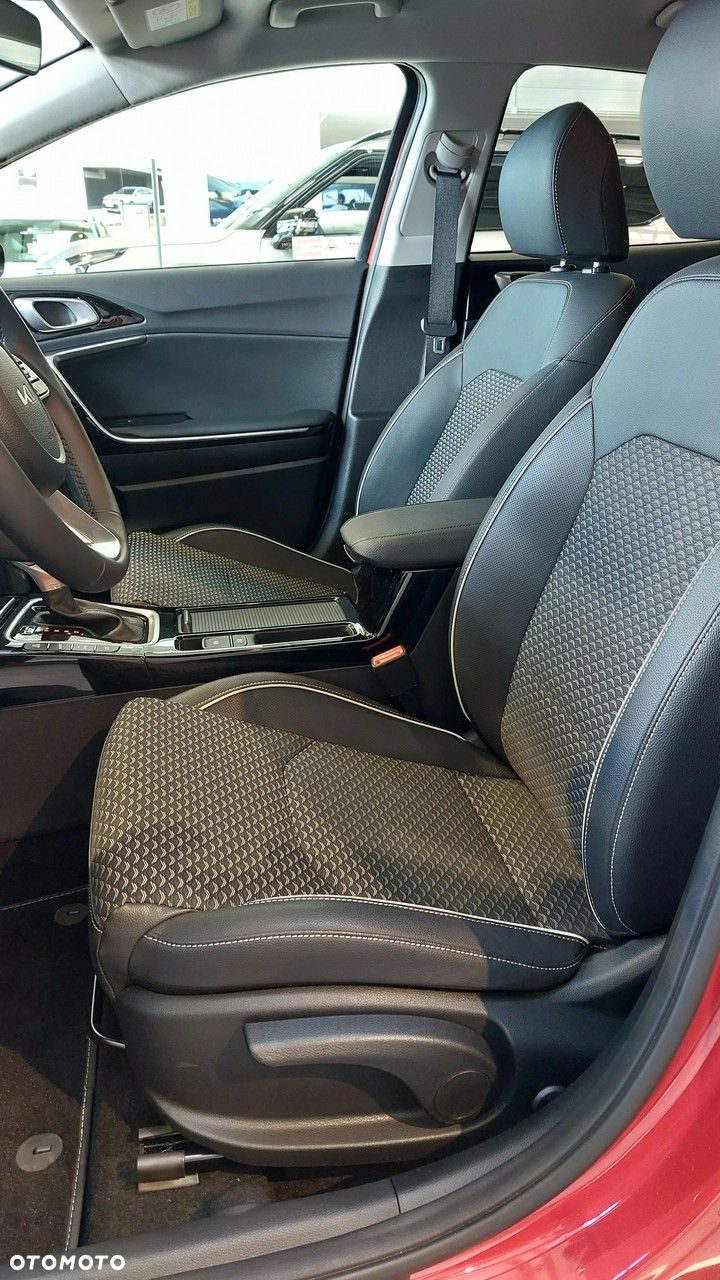 Kia XCeed - 10