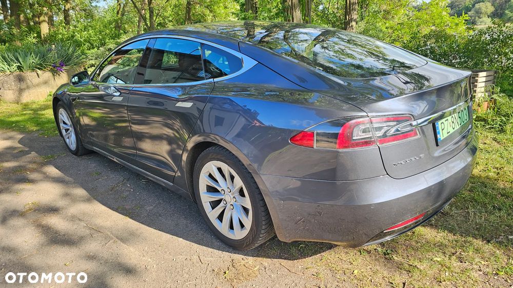 Tesla Model S - 17