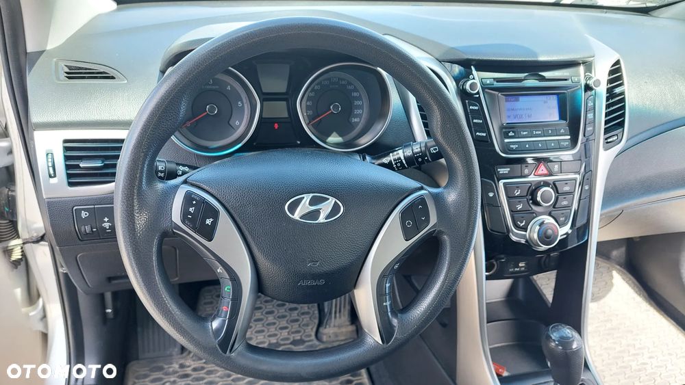 Hyundai i30 1.6 CRDi Classic + - 8