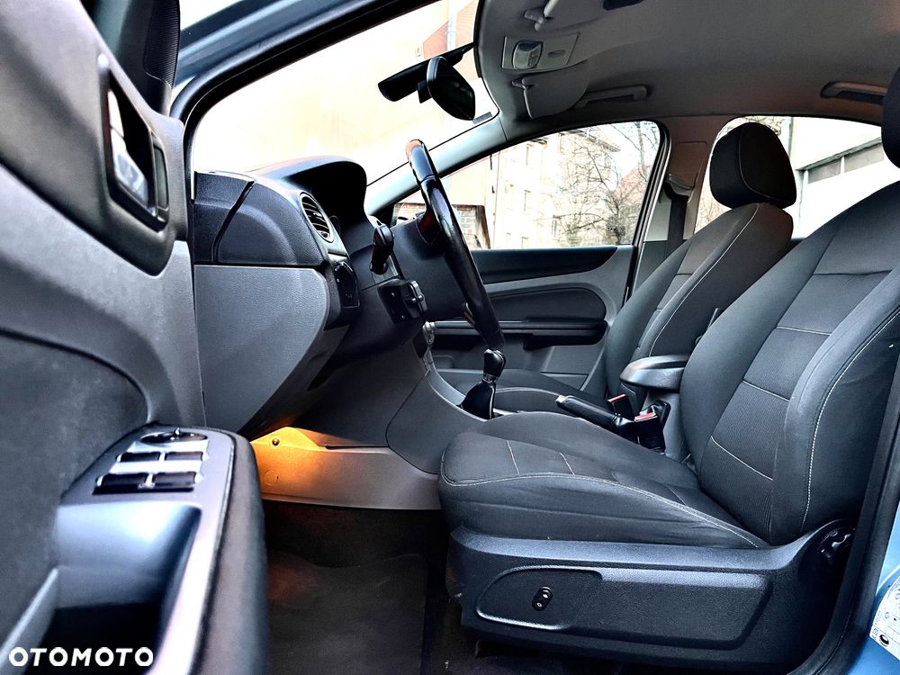 Ford Focus 1.8 Titanium - 12