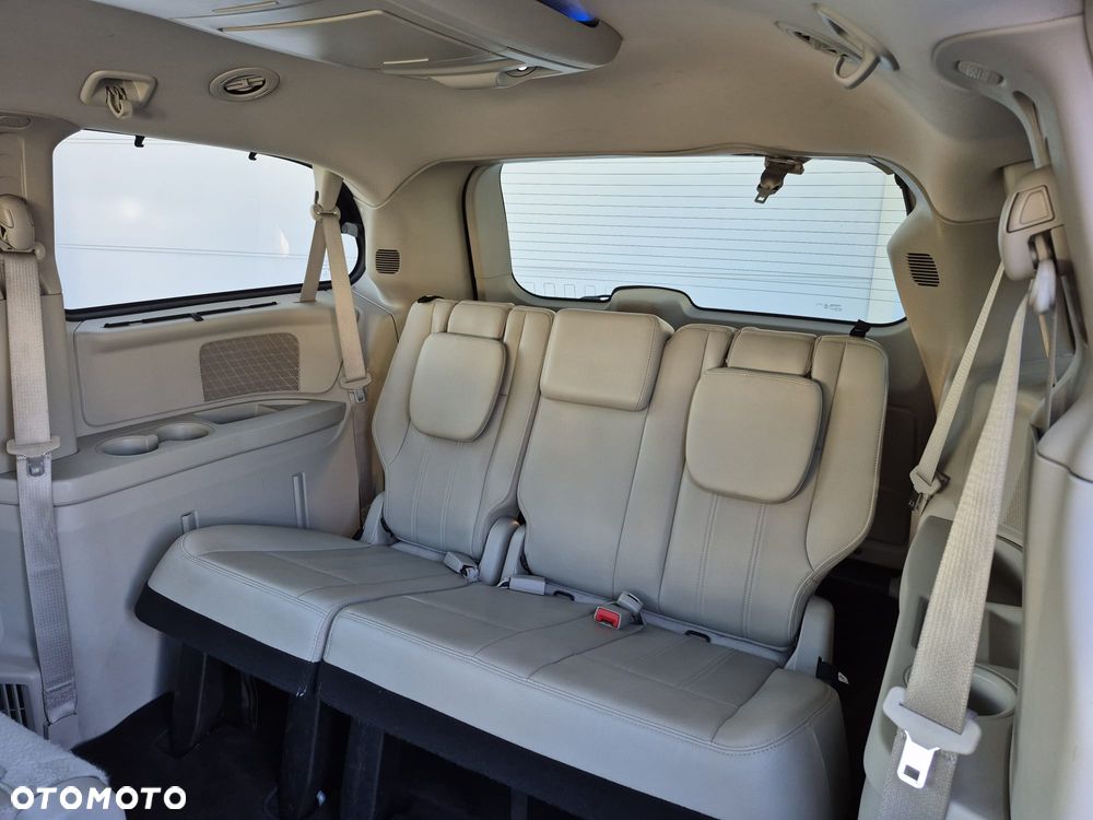 Chrysler Town & Country 3.6 Touring - 23