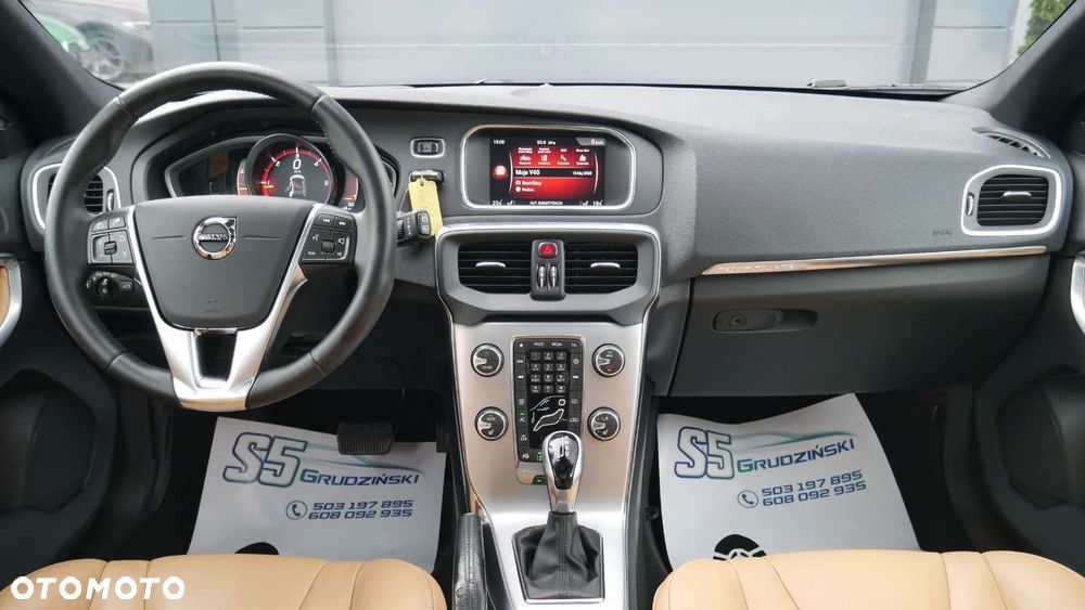 Volvo V40 Cross Country - 9