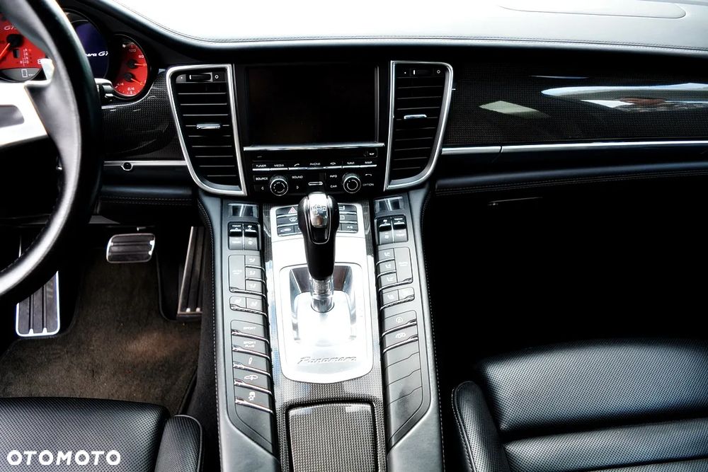 Porsche Panamera GTS - 37