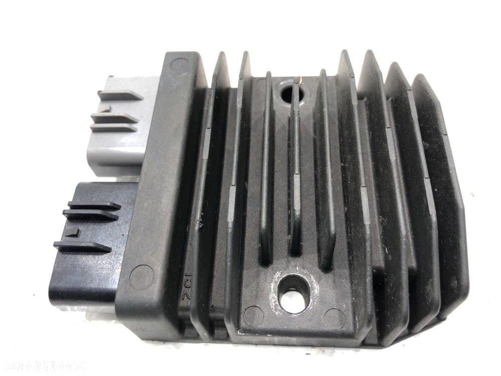 REGULATOR NAPIĘCIA  HONDA CB650RA 650 CM3 34kW 46KM (2014 - FH027AA - 1