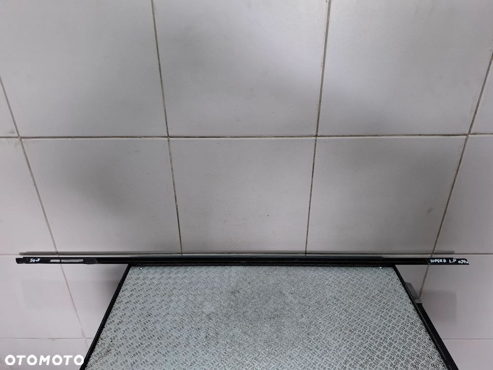 Listwa drzwi lewy przód zgarniająca chrom Skoda Superb 2014 rok lift - 3