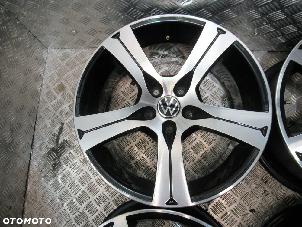 Felgi Vw Golf Passat Caddy Tiguan T-Roc Touran Jetta 7,5Jx17 et35 5x112 - 6