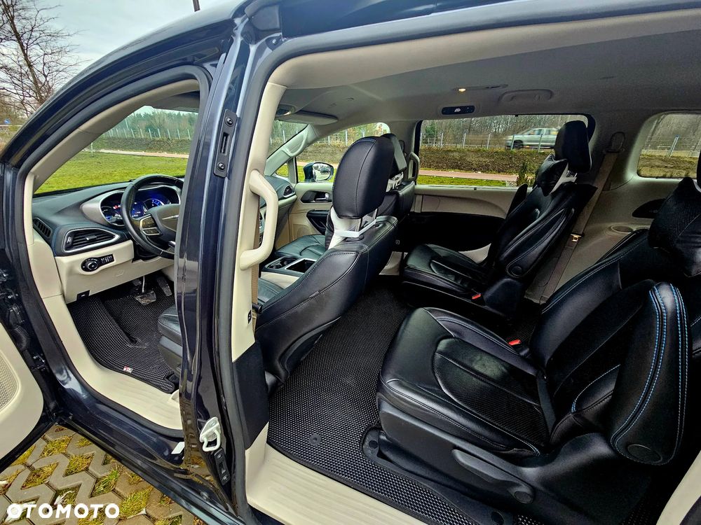 Chrysler Pacifica - 10