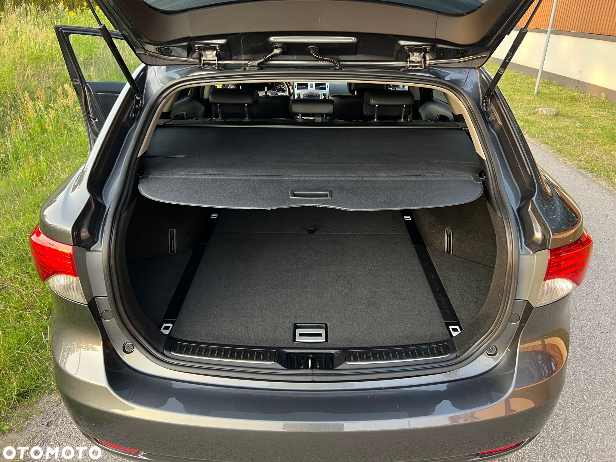 Toyota Avensis 1.8 Premium - 21