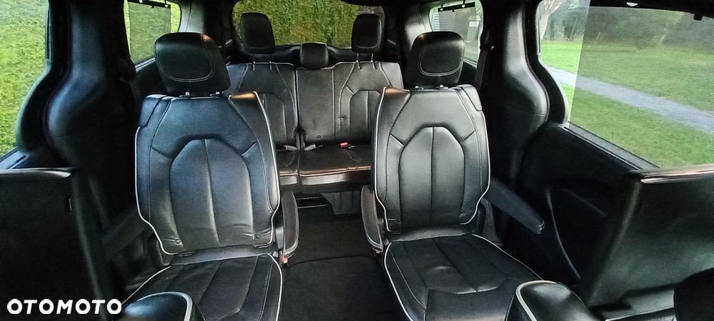 Chrysler Pacifica - 15