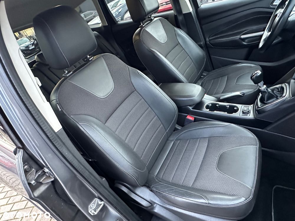 Ford Kuga 2.0 TDCi 2x4 Titanium - 16